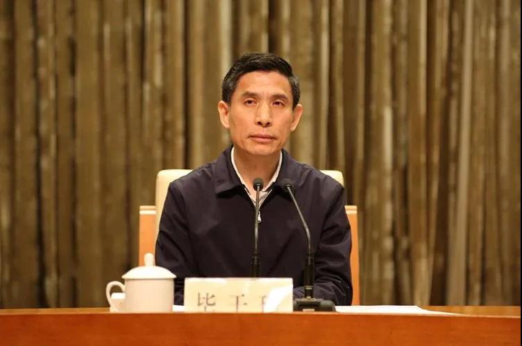 毕于瑞主持会议